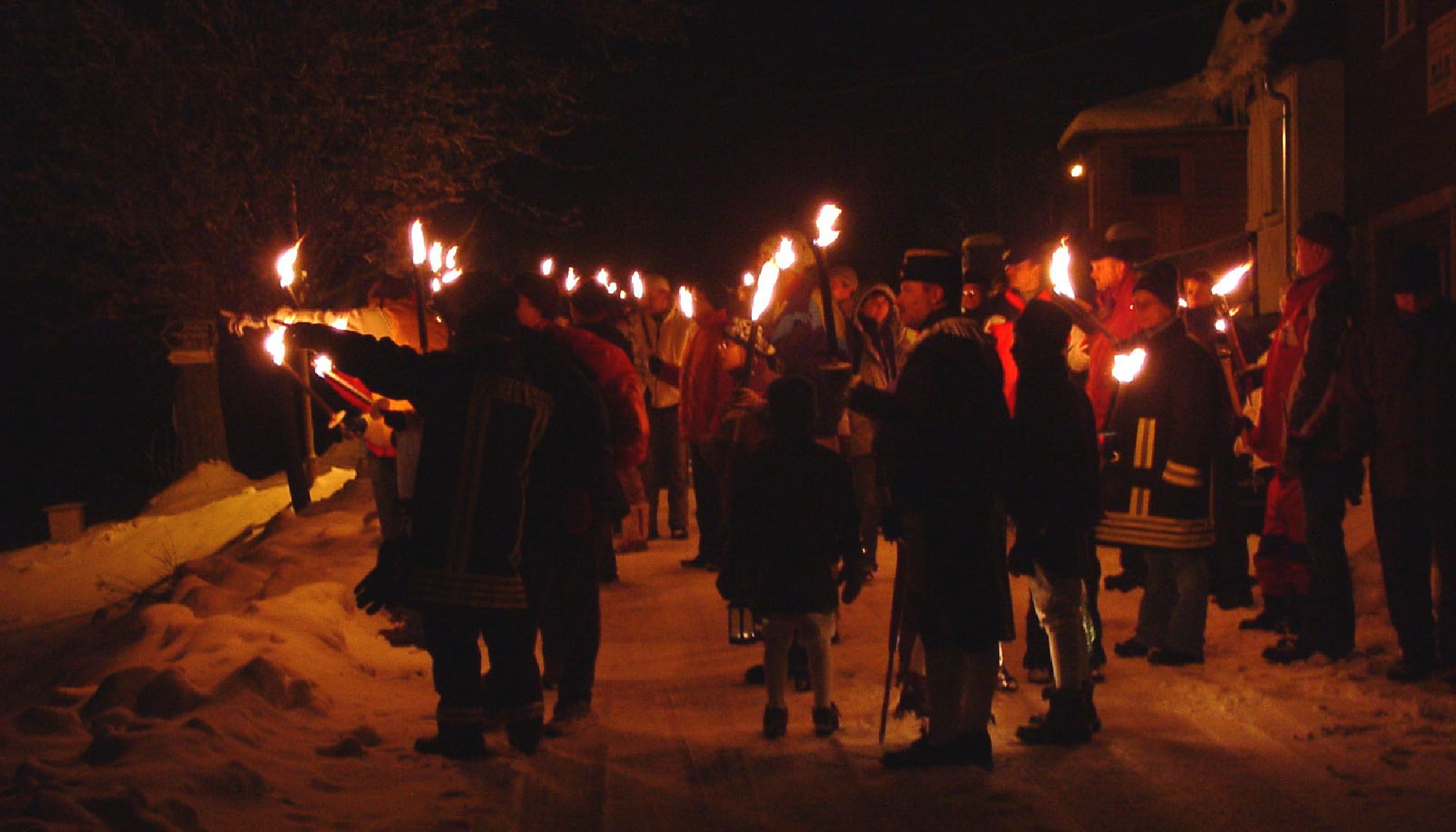 Lichterzug auf Bergbaupfaden