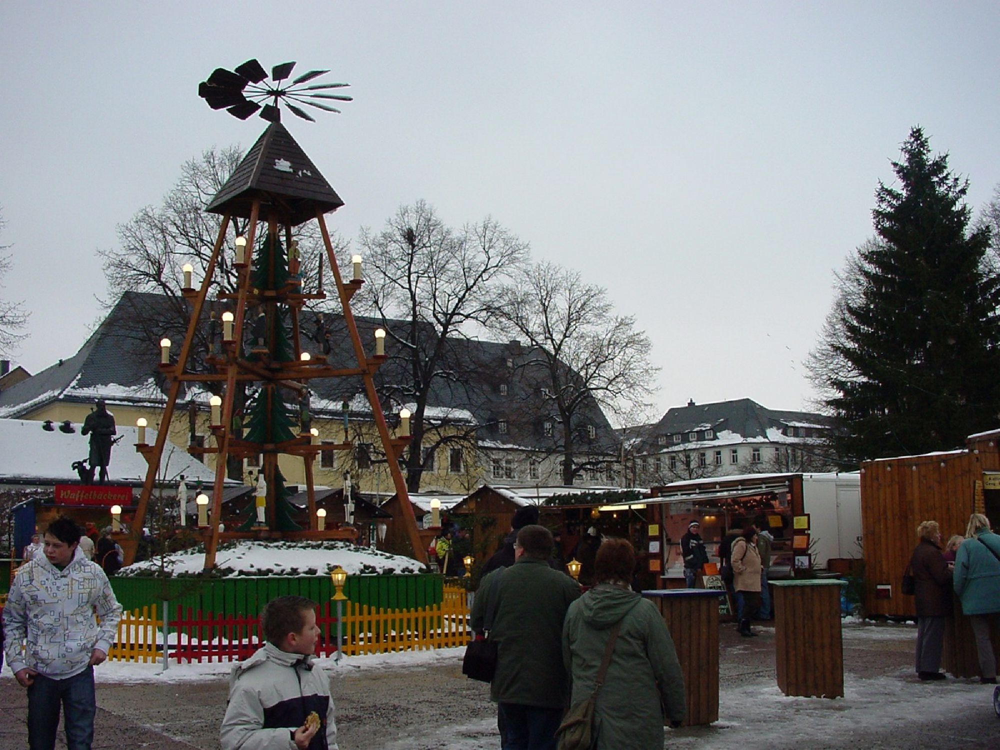 Pauschalangebot Schlendern über einen Weihnachtsmarkt im Erzgebirge